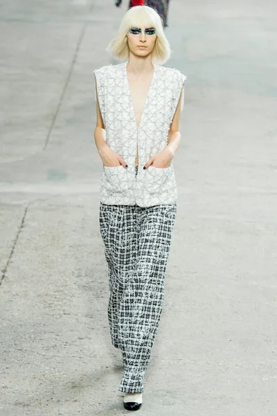 Look 50